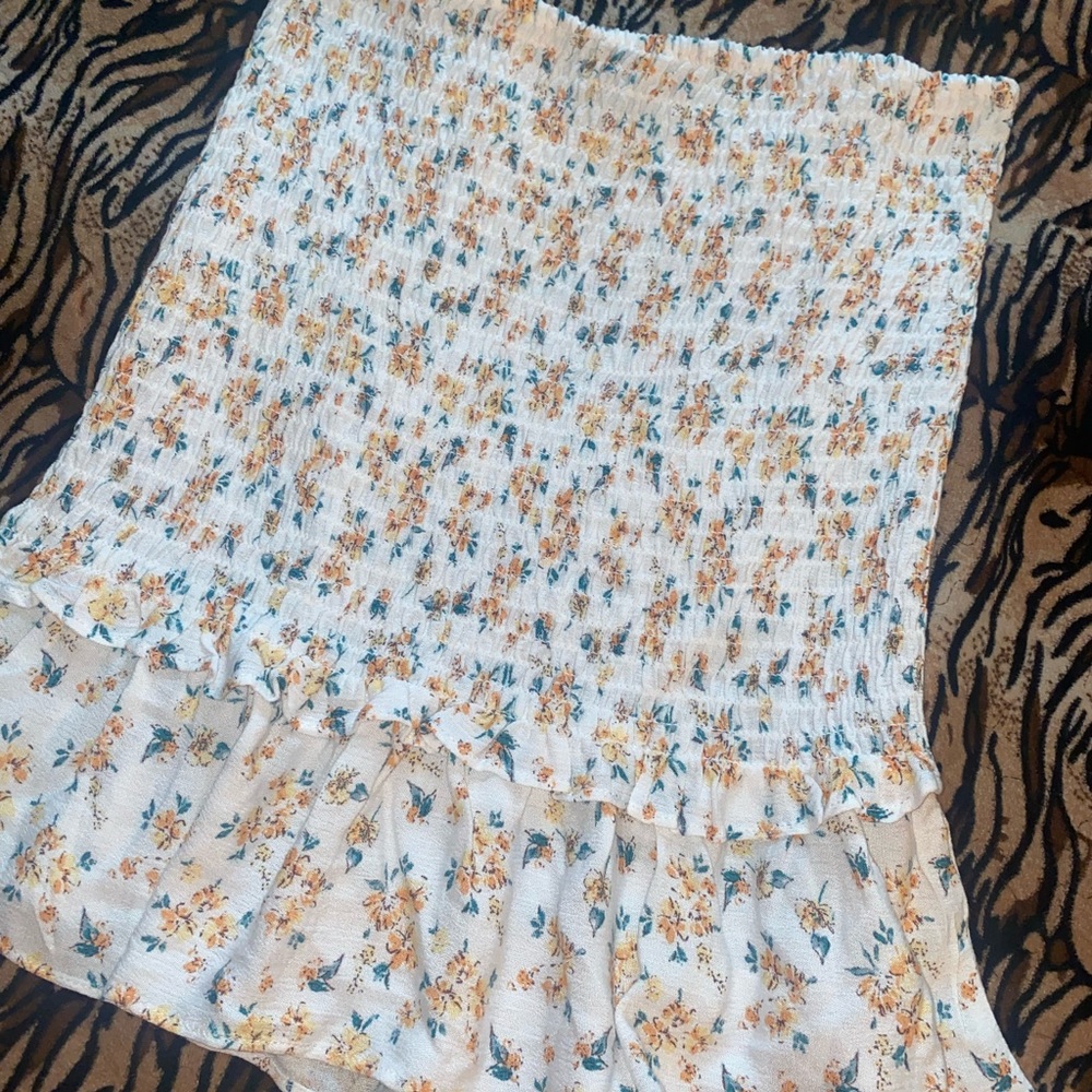 Cute high waisted skirt!